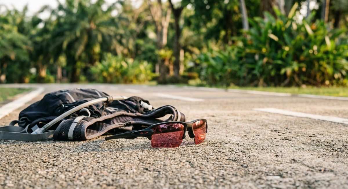 Oakley Flak 2.0 vs Flak XL เลือกรุ่นไหนดี คู่มือเปรียบเทียบจากช่างแว่น 10 ปี 2026 Oakley Flak 2.0 vs Flak XL เลือกรุ่นไหนดี คู่มือเปรี