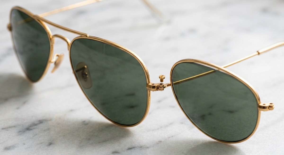 rayban เปลี่ยนเลนส์เอง ได้ไหม คำตอบตรงจากช่างแว่น 10 ปี 2026