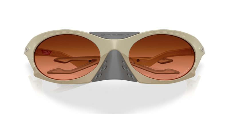 Oakley PLANTARIS OO9437-943702 - Folded View