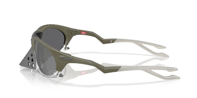 Oakley PLANTARIS OO9437-943707 - Side View
