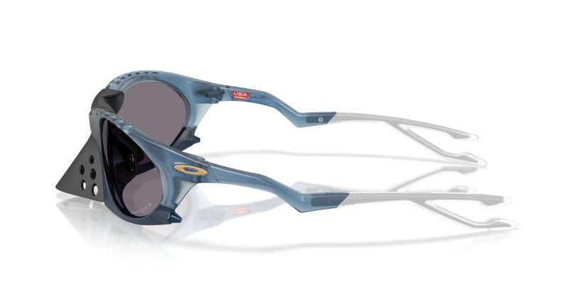 Oakley PLANTARIS OO9437-943709 - Side View