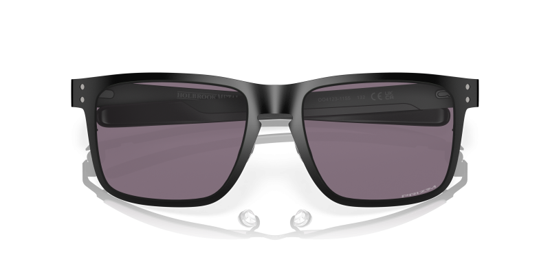 Oakley Holbrook Metal OO4123-11 Matte Black Prizm Grey ระยะใกล้