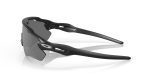 Oakley Radar EV Path OO9208-51 Matte Black Prizm Black Polarized แว่นกันแดด Oakley Radar EV Path OO9208-51 มุมข้าง เลนส์ชิลด์โค้งครอบหน้า