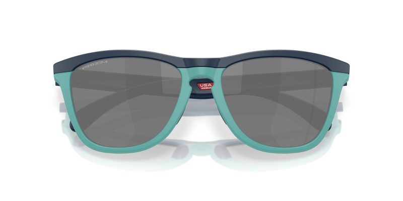 Oakley OO9284A 928414 close-up ด้านหน้า