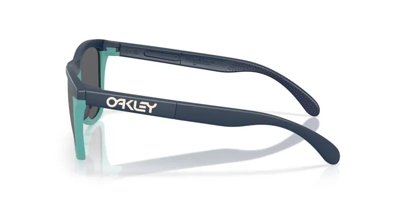 แว่นกันแดด Oakley OO9284A-14 มุมข้าง สีทะเลลึกด้าน