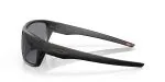 แว่นกันแดด Oakley OO9367-01 มุมข้าง สีดำด้าน แว่นกันแดด Oakley OO9367-01 มุมข้าง สีดำด้าน