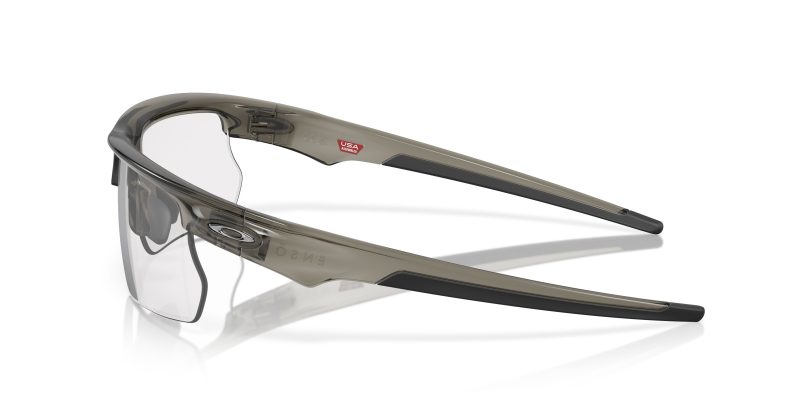 แว่นกันแดด Oakley OO9400 940011 มุมข้าง เลนส์โฟโตโครมิกชิลด์