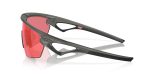 แว่นกันแดด Oakley OO9403 940309 มุมข้าง สีเทาควันด้าน