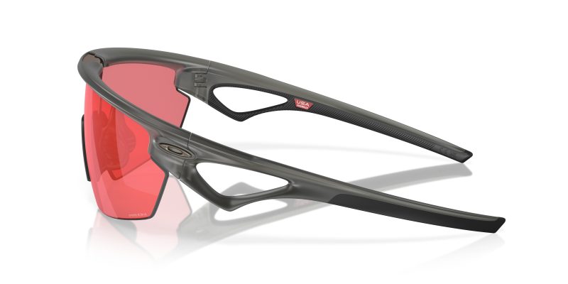 แว่นกันแดด Oakley OO9403 940309 มุมข้าง สีเทาควันด้าน