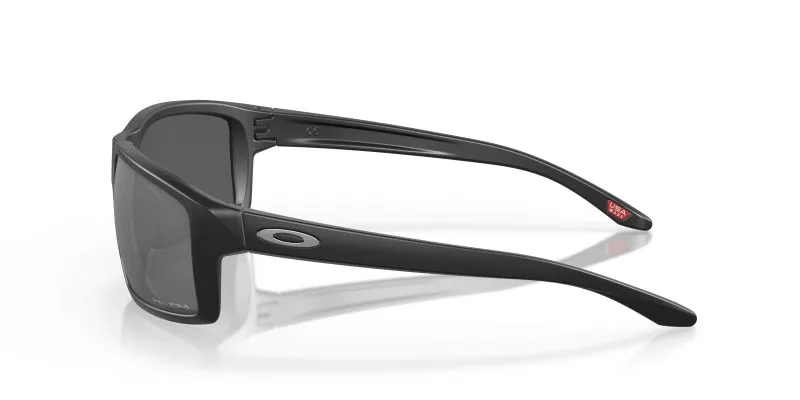 แว่นกันแดด Oakley Gibston 944903 มุมข้าง กรอบ O Matter ดำด้านเต็มขอบ