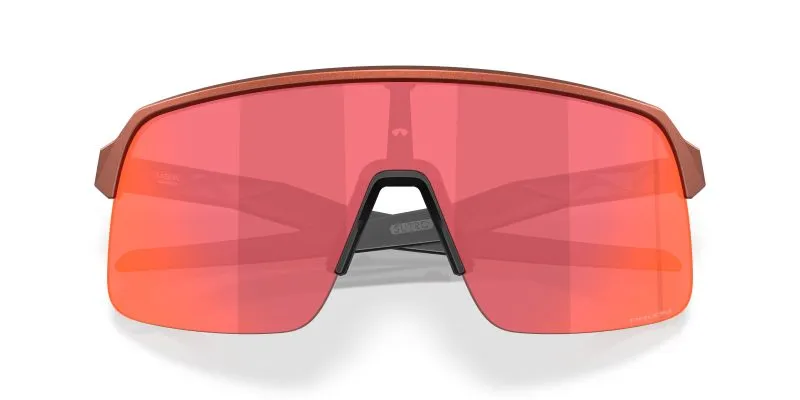 Oakley OO9463A-32 close-up ด้านหน้า