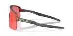 แว่นกันแดด Oakley OO9463A 946332 มุมข้าง หน้ากรอบสีส้มเปลวเพลิง ขาแว่นMatte Carbon