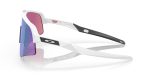 แว่นกันแดด Oakley OO9465 946504 มุมข้าง สีขาวด้าน