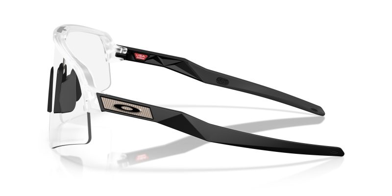 แว่นกันแดด Oakley OO9465 946539 มุมข้าง หน้ากรอบสีใสด้าน ขาแว่นดำด้าน