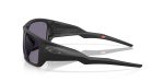 แว่นกันแดด Oakley OO9486 948601 มุมข้าง O Matter ดำด้าน Prizm Grey