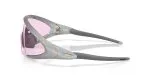 แว่นกันแดด Oakley OO9490-06 มุมข้าง สีฝุ่นอวกาศ แว่นกันแดด Oakley OO9490-06 มุมข้าง สีฝุ่นอวกาศ