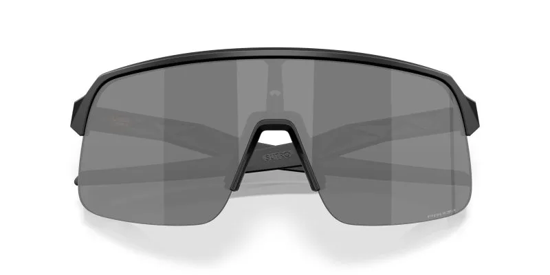 Oakley OO9496 949601 close-up ด้านหน้า