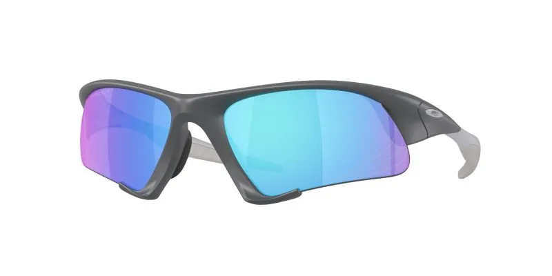 Oakley OO9532 953202 แว่นกันแดดทรงชีลด์ Suture Jacket กรอบ Matte Carbon เลนส์ Prizm Sapphire Polarized