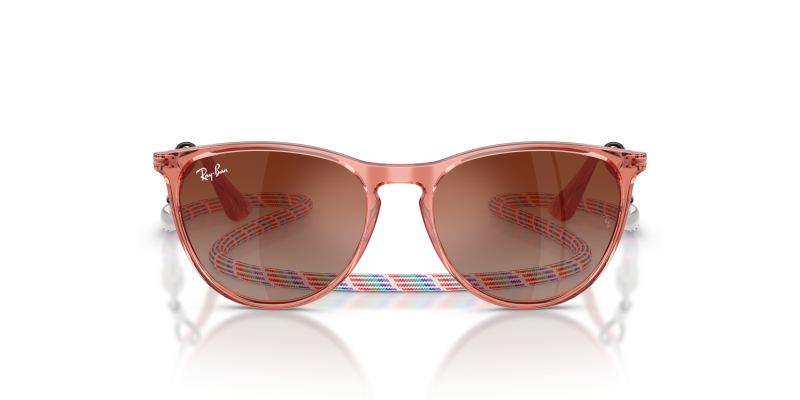 Rayban Junior Erika RJ9060SF-7225S0 Transparent Red Mirror Rayban Junior Erika RJ9060SF-7225S0 แว่นกันแดดเด็กกรอบแดงโปร่งใส เลนส์มิเรอร์ไล่ระดับ สำหรับเด็กผู้หญิง