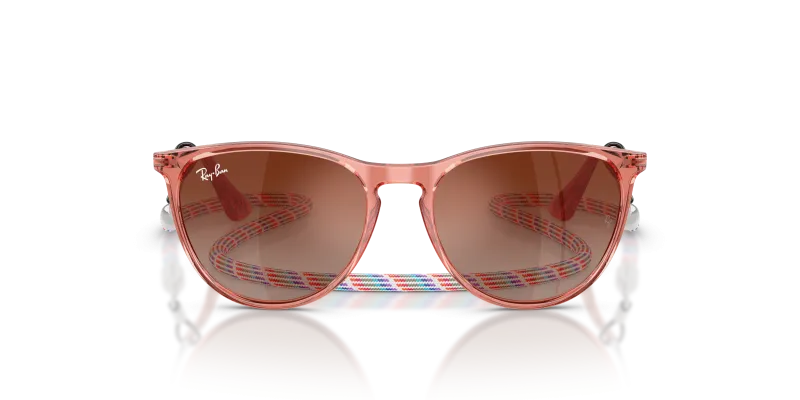Rayban Junior Erika RJ9060SF-7225S0 Transparent Red Mirror Rayban Junior Erika RJ9060SF-7225S0 แว่นกันแดดเด็กกรอบแดงโปร่งใส เลนส์มิเรอร์ไล่ระดับ สำหรับเด็กผู้หญิง