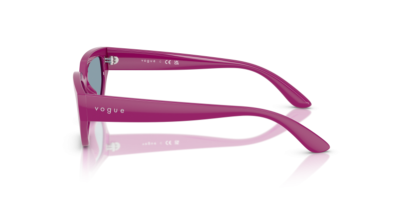 แว่นกันแดด Vogue VJ2029 230180 มุมข้าง ขาแว่นไนลอนสีบานเย็นเต็มใบ