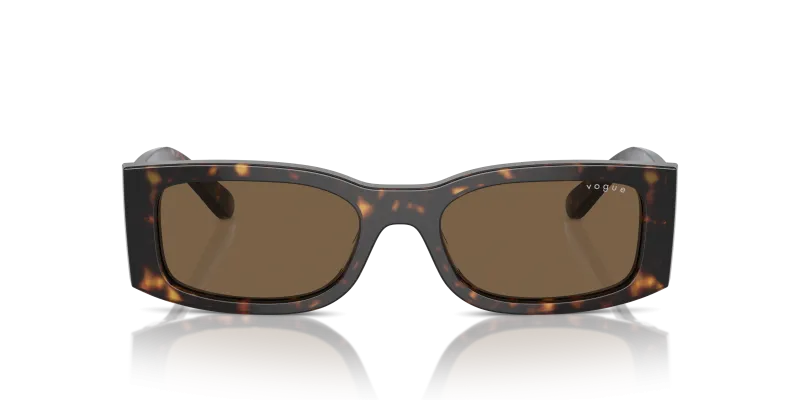 Vogue VO5584S W65673 แว่นกันแดดสีฮาวานาเข้มเลนส์น้ำตาลเข้ม สำหรับผู้หญิง