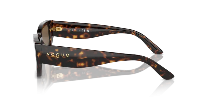 แว่นกันแดด Vogue VO5586S W65673 มุมข้าง ฮาวานาเข้มทรงสี่เหลี่ยม กับเลนส์ Ma001 B