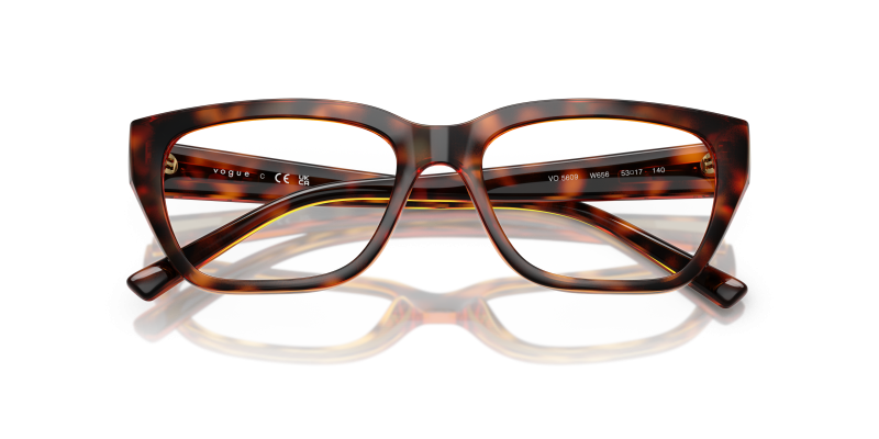Vogue VO5609 W656 close-up ด้านหน้า
