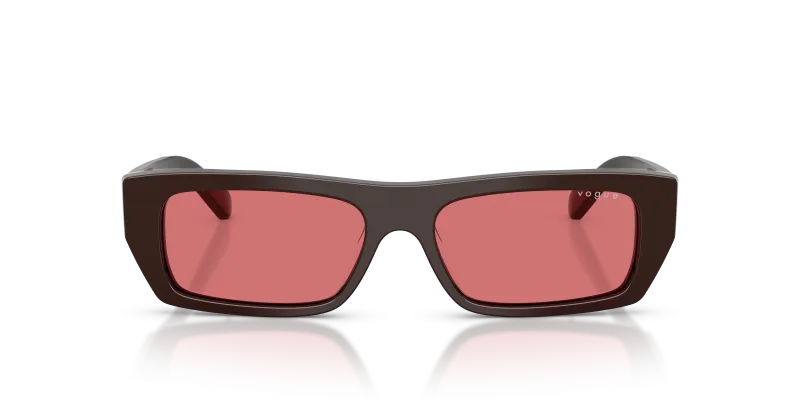 Vogue Sun VO5657SU 324275 Full Brown Red Vogue VO5657SU 324275 แว่นกันแดดกรอบน้ำตาลเลนส์แดง ทรงสี่เหลี่ยม สำหรับผู้หญิง