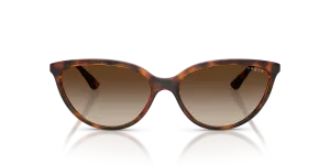 Vogue VO5672S W65613 แว่นกันแดดทรงตาแมวฮาวานาเข้ม เลนส์น้ำตาลไล่ระดับ ผู้หญิง ด้านหน้า