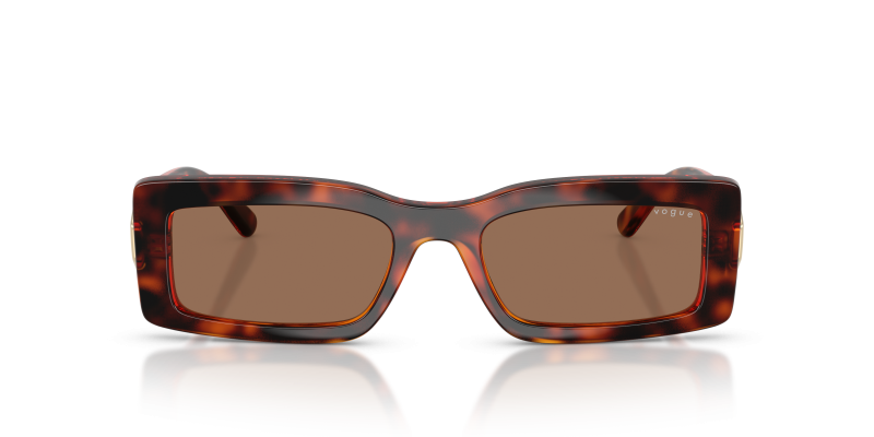 Vogue VO5674S W65673 แว่นกันแดดไนลอนฮาวานาเข้ม เลนส์น้ำตาล ผู้หญิง ด้านหน้า
