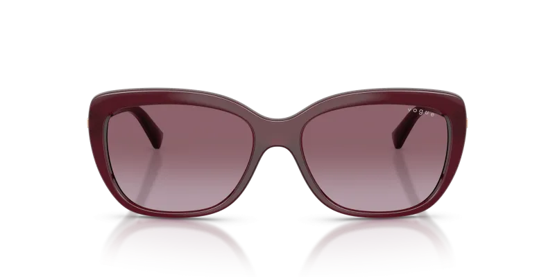 Vogue VO5678SB 29898H แว่นกันแดดสีเชอร์รี่โปร่งใส เลนส์ไล่สีม่วง สำหรับผู้หญิง