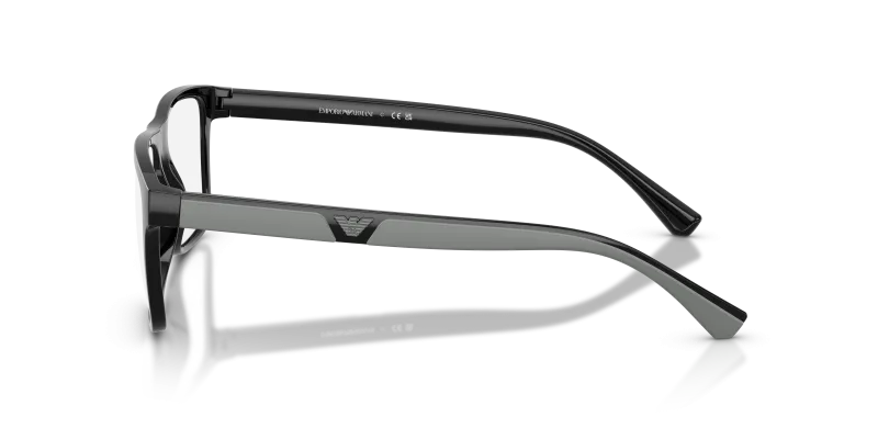 แว่นกันแดด Emporio Armani EA4115F 50171W มุมข้าง แสดงขาแว่นดำด้านยางเทาและฟิตติ้ง Low Bridge