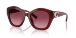 แว่นกันแดด Coach Sun HC8421U 58708H Milky Burgundy Burgundy Gradient แว่นกันแดด Coach HC8421U 58708H มุมมอง 3/4 ด้านข้าง แสดงดีไซน์กรอบเรขาคณิต