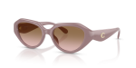 Coach Sun HC8433U 549511 Milky Putty Brown Peach Gradient Coach HC8433U 549511 Milky Putty - มุมสี่ส่วน
