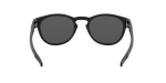 Oakley Latch (A) OO9349-28 Matte Black Ink Prizm Black Polarized แว่นกันแดด Oakley OO9349-28 934928 มุมข้าง ขาพับ Latch สีดำหมึกด้าน