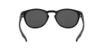 แว่นกันแดด Oakley OO9349-28 934928 มุมข้าง ขาพับ Latch สีดำหมึกด้าน