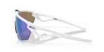 Oakley Sphaera OO9403-02 Matte White Prizm Sapphire Polarized Oakley OO9403-02 940302 มุมเอียง 3/4