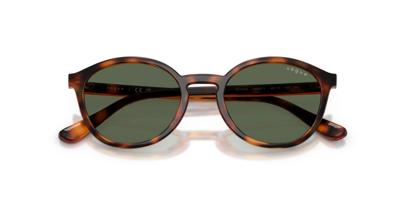 Vogue VJ2033 W65671 ภาพระยะใกล้ รายละเอียดลายฮาวานาและเลนส์เขียวเข้ม