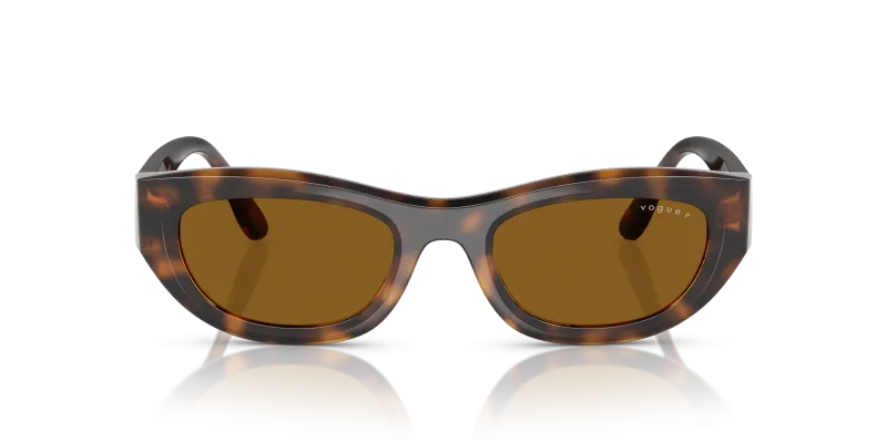 แว่นกันแดด Vogue Sun VO5616S 271883 Total Dark Havana Dark Brown Polarized แว่นกันแดด Vogue VO5616S 271883 สีฮาวานาเข้ม ทรงตาแมว เลนส์โพลาไรซ์ ด้านหน้า