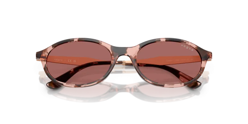 แว่นกันแดด Vogue VO5625S 319969 close-up ด้านหน้า