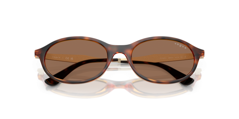 แว่นกันแดด Vogue VO5625S W65673 close-up ด้านหน้า