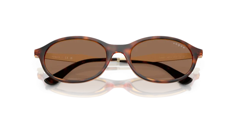 แว่นกันแดด Vogue VO5625S W65673 close-up ด้านหน้า