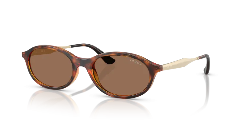 แว่นกันแดด Vogue VO5625S W65673 มุมเอียง 3/4