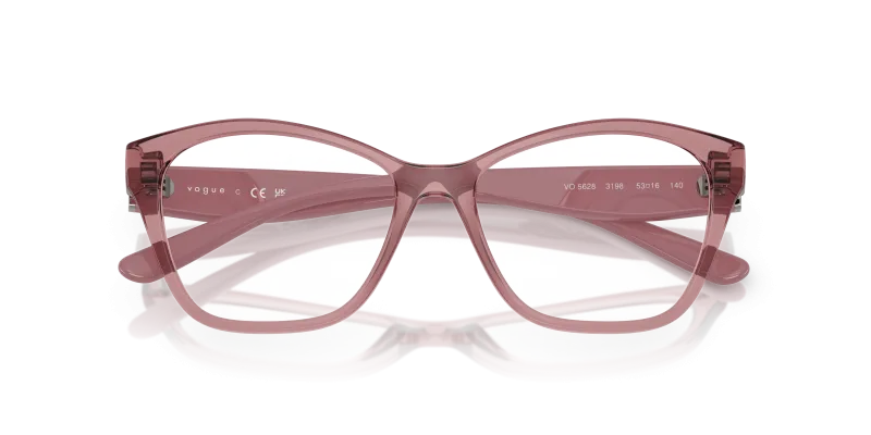 Vogue VO5628 3198 close-up ด้านหน้า ทรงอสมมาตรชมพูเข้มโปร่งแสง