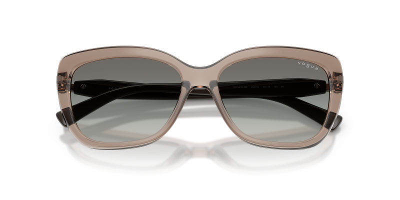 Vogue VO5678SB 294011 close-up ด้านหน้า กรอบน้ำตาลโปร่งแสงทรงผีเสื้อ