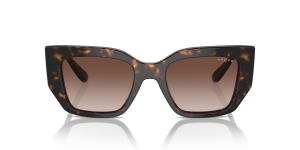 Vogue VO5583S W65613 แว่นกันแดดทรงเรขาคณิตอะซิเตทฮาวานาเข้ม สำหรับผู้หญิง