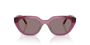 Vogue VO5711S 32277N แว่นกันแดดทรงเรขาคณิตไนลอนม่วงใส เลนส์ม่วงเข้ม สำหรับผู้หญิง