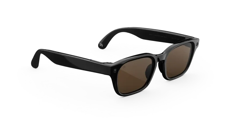 แว่น Meta Adventurer กรอบดำ เลนส์น้ำตาล มุมเฉียงด้านข้าง