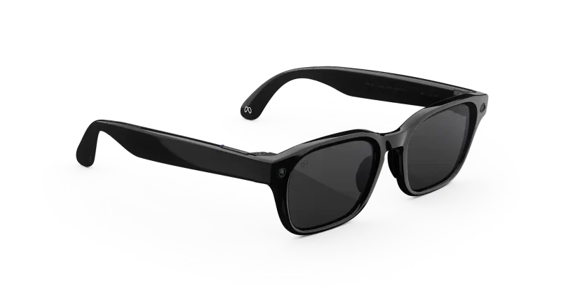 แว่น Meta Adventurer กรอบดำ มองมุมเฉียงเห็นขาแว่นด้านข้าง